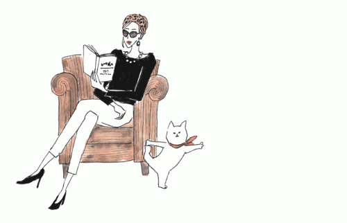 Uranai Top15 1人がけのソファで本を読むマダムyukoと隣でヨガのポーズをとるネコのイラスト ヨガジェネレーション Yogageneration